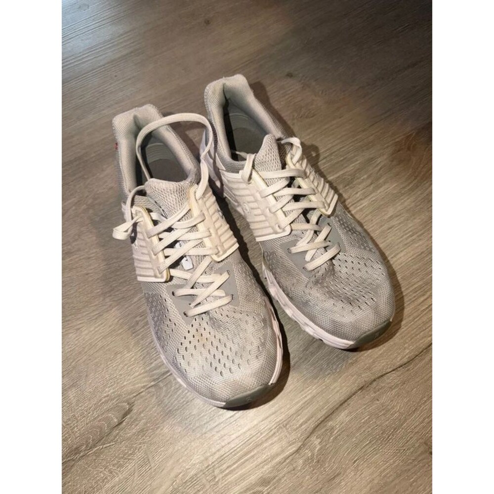 On Cloudswift running shoes in a light grey and white (Glacier) colorway, 6.5